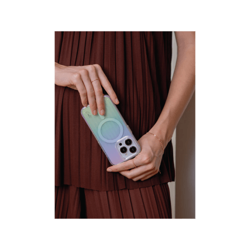 Uniq Coehl Linear MagSafe Case for iPhone 16 - Iridescent
